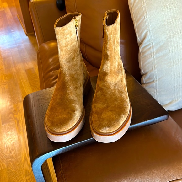 VINCE waterproof suede tan ankle boots - Picture 4 of 9